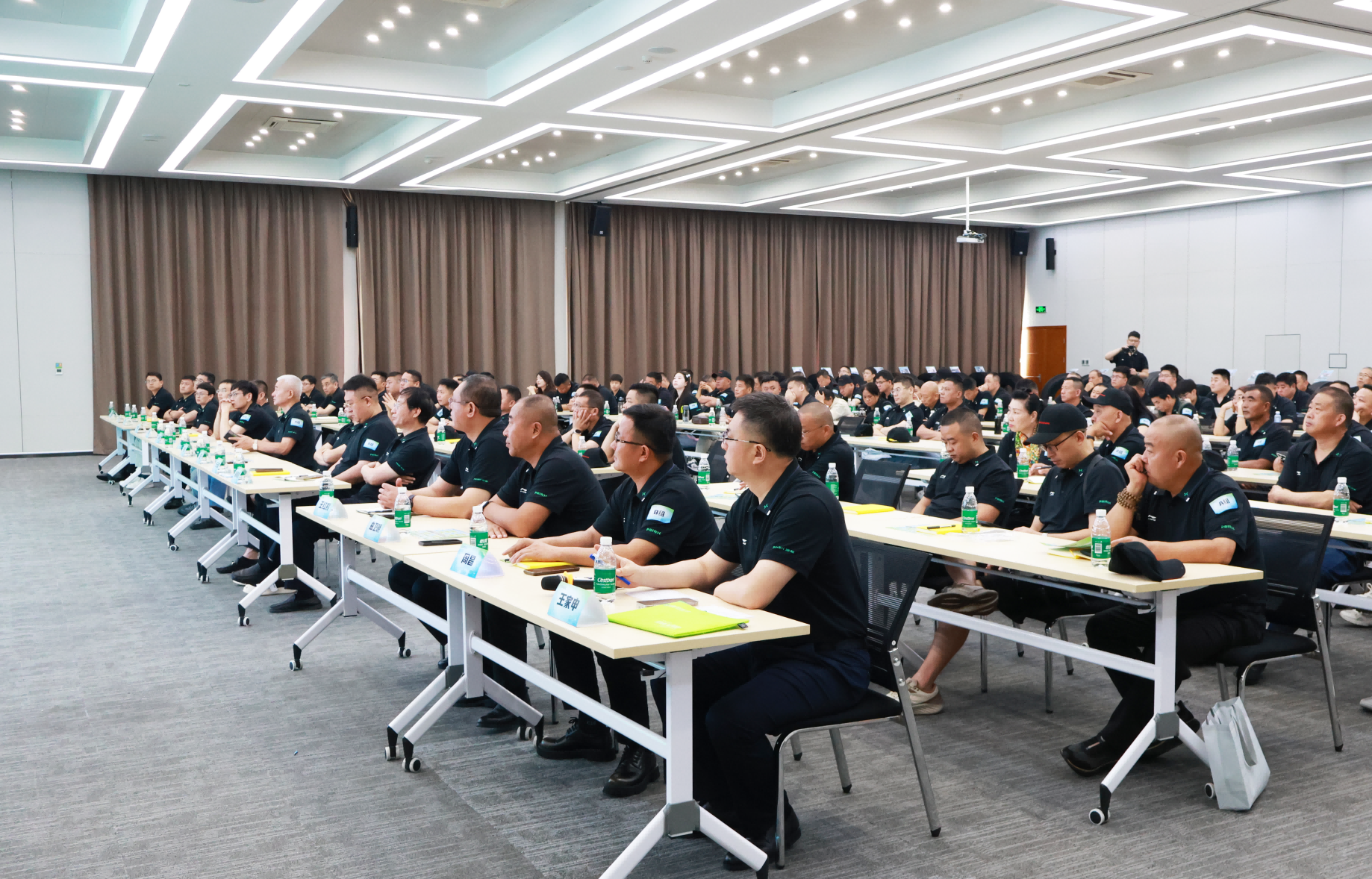 yd2333云顶电子游戏明星产品品鉴会（荣成站）顺利召开